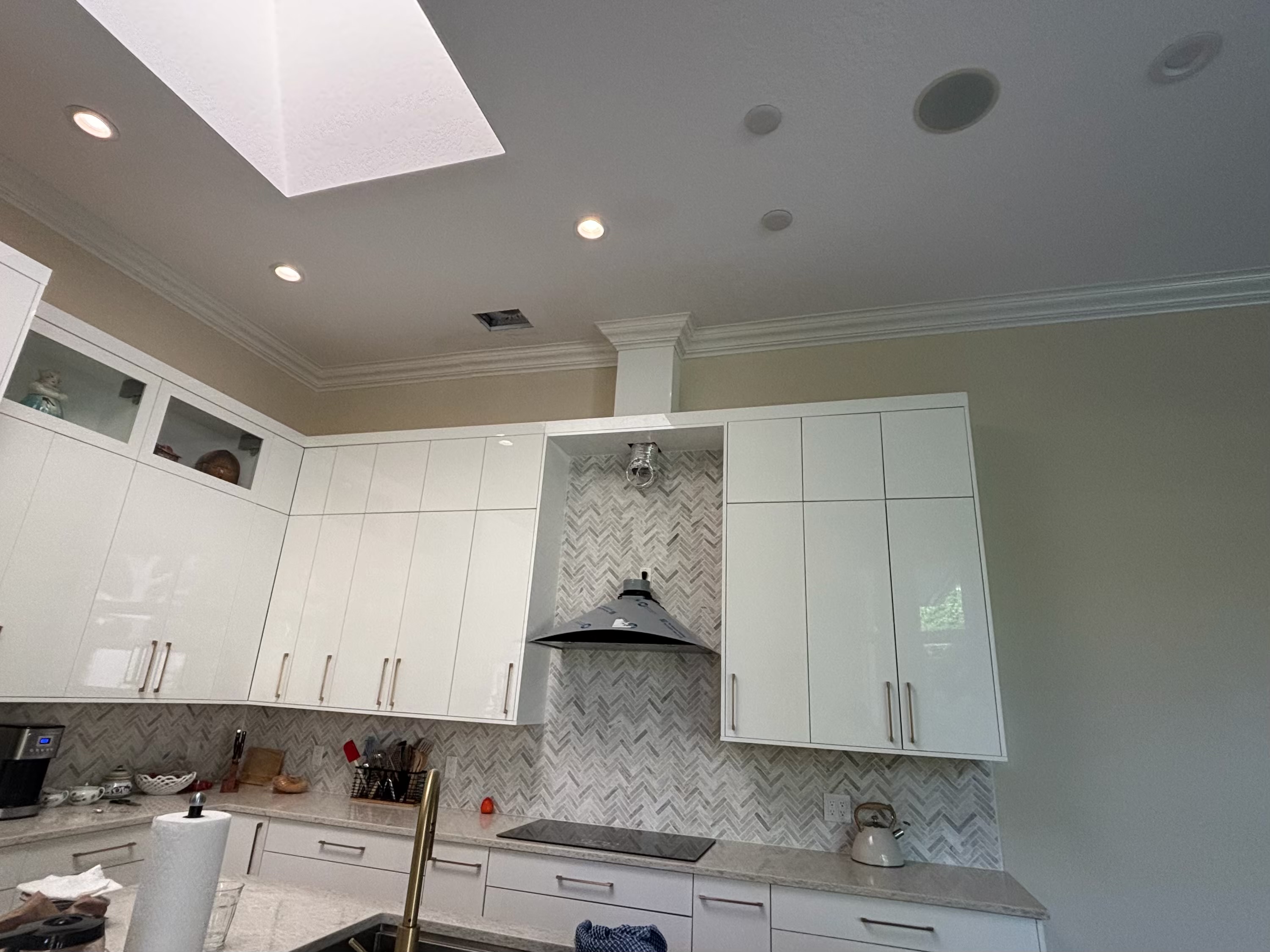 Kitchen crown and ceiling detail finish